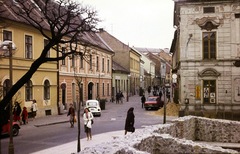 Magyarország, Pécs, Ferencesek utcája (Sallai utca), jobbra a Várady Antal utca torkolata. Előtérben Memi pasa fürdője., 1981, Mezey András, Fortepan #219881