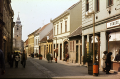 Magyarország, Pécs, Ferencesek utcája (Sallai utca), szemben a Szent Ferenc-templom., 1981, Mezey András, Fortepan #219886