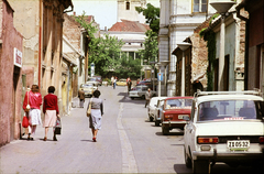 Magyarország, Pécs, Garay utca, szemben a Szent Ferenc-templom részlete látszik., 1981, Mezey András, színes, rendszám, Fortepan #219887