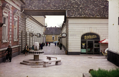 Magyarország, Kecskemét, Kéttemplom köz, Művészetek kútja (Kiss Kovács Gyula, 1976.)., 1983, Mezey András, Fortepan #219897