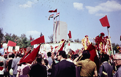 Magyarország, Budapest XIV., Ötvenhatosok tere (Felvonulási tér), május 1- i felvonulás, szemben a dísztribün., 1966, N. Kósa Judit, felvonulás, Budapest, Fortepan #219976