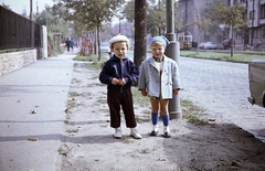 Magyarország, Budapest XI., Villányi út, balra a távolban a Szent Imre-templom tornyai, jobbra a a villamosnál a Badacsonyi utca torkolata., 1968, N. Kósa Judit, Budapest, gyerekek, Fortepan #219981