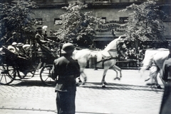 Hungary, Budapest VI., Teréz körút, háttérben a 6-os számú ház. A felvétel III. Viktor Emánuel olasz király budapesti látogatása alkalmával, 1937. május 19-én készült., 1937, Ferencziné Fodor Katalin, Budapest, Fortepan #220106