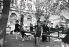 Hungary, Budapest VIII., játszótér a mai Molnár Ferenc téren, a háttérben a Práter utca és a mára megszűnt Kemény Zsigmond utca kereszteződése., 1947, Ferencziné Fodor Katalin, seesaw, toy, Budapest, Fortepan #220142