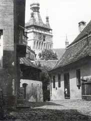 Romania,Transylvania, Sighişoara, Városi utca (Strada Cetatii), szemben az Óratorony., 1955, Tolvajné Zalka Éva, church clock, Fortepan #220193