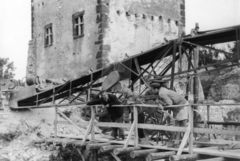 Hungary, Nagyvázsony, Kinizsi vár., 1955, Tolvajné Zalka Éva, scaffolding, trunk, construction, wooden structure, Fortepan #220196