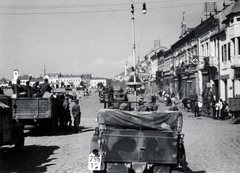 Románia,Erdély, Szászrégen, Piaţa Petru Maior (ekkor Horthy Miklós tér). A felvétel a magyar csapatok bevonulása idején készült., 1940, Kádár Attila, Szandtner Egon, teherautó, horogkereszt, rendszám, terepminta, Mercedes-Benz G5, Fortepan #220372