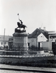 Romania,Transylvania, Cluj-Napoca, Piata Lucian Blaga (ekkor Béke tér), a Kolozsvári-fivérek prágai Sárkányölő Szent György szobrának másolata., 1940, Kádár Attila, horse sculpture, Fortepan #220476