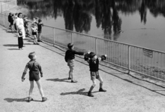 Hungary, Budapest XI., a Feneketlen-tó partja., 1961, Sólyi Ilona, Budapest, shore, kids, boys, Fortepan #220582