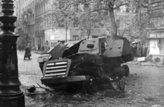 Magyarország, Budapest VIII., Rákóczi tér a József körút felé nézve, balra a Kölcsey utca torkolata., 1956, Zajti Ferenc, forradalom, járműroncs, BTR 152, Budapest, Fortepan #220638