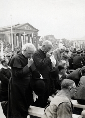 Magyarország, Budapest XIV., Hősök tere, Eucharisztikus Világkongresszus. Háttérben a Műcsarnok és a Dózsa György (Aréna) út házsora., 1938, Garamvölgyi Lajos, Budapest, Fortepan #220748