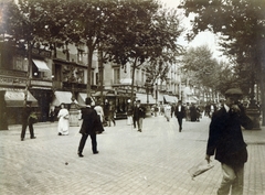 Spanyolország, Barcelona, Rambla dels Caputxins (Rambla del Centro) a Rambla de Sant Josep (Rambla de San José) felé nézve, szemben a Carrer de l'Hospital (Calle del Hospital) torkolata., 1915, Jakucs János, Honti család, utcakép, járókelő, Fortepan #220798