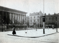 Franciaország, Nîmes, Place de la Maison Carrée, balra a Maison Carrée., 1915, Jakucs János, Honti család, reklám, lámpaoszlop, Fortepan #220808