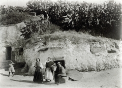 Spanyolország, Granada, Sacromonte, barlanglakások (Las cuevas del Sacromonte)., 1915, Jakucs János, Honti család, Fortepan #220811