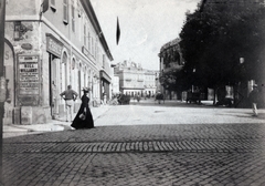 Franciaország, Nîmes, Bd des Arènes, jobbra a római amfiteátrum (Arènes de Nîmes)., 1915, Jakucs János, Honti család, nagykockakő, utcakép, Fortepan #220818