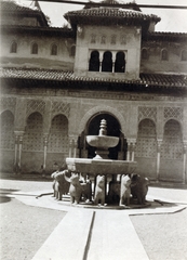 Spanyolország, Granada, Alhambra, Oroszlános kút., 1915, Jakucs János, Honti család, díszkút, mór stílus, kőoroszlán, Fortepan #220825