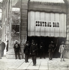 Olaszország, Bologna, Via dell'Indipendenza és Via Ugo Bassi sarok, Central Bar (Bar Centrale)., 1914, Jakucs János, Honti család, utcakép, férfiak, Fortepan #220832