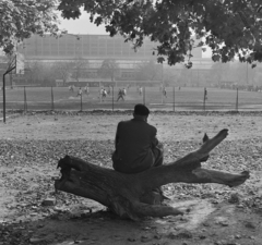 Magyarország, Budapest II., Marczibányi tér, Vasas Turbó sporttelep a Ganz gyár felé nézve., 1962, MHSZ, labdarúgás, csendélet, sportpálya, Budapest, háttal, Fortepan #22086