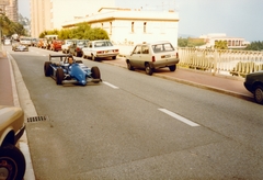 Monaco, Monte-Carlo, Boulevard du Larvotto, jobbta a távolban a Sporting Monte-Carlo rendezvéyközpont látszik., 1982, Jakucs János, Kalivoda Alajos, Fortepan #220897