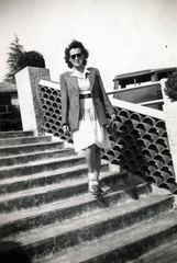 France, 1947, Hámornik Balázs, flight of stairs, lady, smile, shades, jacket, Fortepan #221094