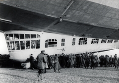 Magyarország, Budapest XXI., Csepel, Weiss Manfréd gyár repülőtere. Graf Zeppelin léghajó., 1931, Laborcz György, léghajó, Budapest, Fortepan #221190