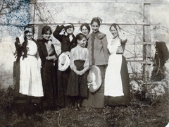 1903, Fekete Bernadette, tableau, girls, damaged photo, apron, sunshine, Fortepan #221359