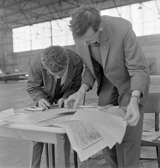 Hungary, Budaörs Airport, Budapest XI., hangár. A Felszabadulási repülős csillagtúra résztvevői., 1968, MHSZ, map, hangar, airport, Budapest, Fortepan #22155