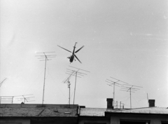 Magyarország, Budapest I., Bem rakpart 23.-24. Augusztus 20-i légi- és víziparédé, MI-1 típusú helikopter., 1977, MHSZ, szovjet gyártmány, repülés, antenna, helikopter, augusztus 20, Mil-márka, Mil Mi-1, Budapest, Fortepan #22159