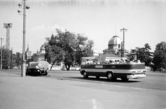 Magyarország, Budapest XIV., Hősök tere, átalakított Ikarus 620 városnéző busz, háttérben a Műjégpálya épülete és balra távolabb a Vajdahunyad vára részlete látszik., 1968, Magyar Kulturális Intézet Varsó, Ikarus 620/630, Budapest, Fortepan #221591