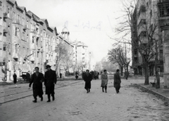 Magyarország, Budapest XI., Bartók Béla út a Móricz Zsigmond körtér felé nézve, jobbra a Vásárhelyi Pál utca torkolata., 1956, Matthaeidesz Konrád, forradalom, Budapest, zsebredugott kéz, Fortepan #221642