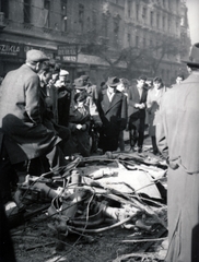 Magyarország, Budapest VIII., József körút a Baross utca felé nézve, a háttérben balra a 61-es számú ház., 1956, Matthaeidesz Konrád, forradalom, Budapest, Fortepan #221652