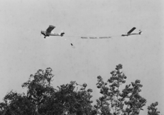 Magyarország, PZL-101 Gawron repülőgép R-26 Góbé vitorlázó repülőgépet vontat., 1970, MHSZ, sport, közlekedés, magyar gyártmány, repülőgép, PZL-márka, lengyel gyártmány, jelmondat, vitorlázó repülőgép, Rubik Ernő-terv, PZL-101 Gawron, Rubik R-26 Góbé, Fortepan #22168