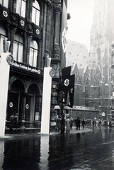 Ausztria, Bécs, Graben, jobbra a Stephansplatz és a Stephansdom / Szent István-székesegyház., 1938, Fábián István, Anschluss, zászló, propaganda, német szöveg, horogkereszt, Fortepan #221778