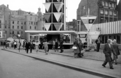 Germany, Leipzig, Markt, a háttérben az Új Városháza (Neues Rathaus) tornya látható., 1961, Bary Zsuzsa, handbag, dotted dress, Fortepan #221967