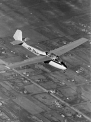 Hungary, Fót, Zsebő Z-03 Ifjúság típusú vitorlázó repülőgép a település felett, alatta látható keresztben a Németh Kálmán út., 1953, Nasztanovics Ferenc, sailplane, Ferenc Zsebő-design, Fortepan #222075