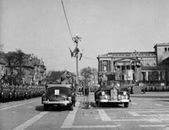 Hungary, Budapest XIV., Hősök tere, április 4-i katonai díszszemle és felvonulás. A díszszemle parancsnoka jelentést tesz., 1952, Nasztanovics Ferenc, salute, number plate, parade, automobile, Budapest, Fortepan #222199