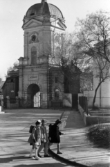 Romania, Bucharest, Strada Silvestru, az ortodox Szent Szilveszter-templom (Biserica Sfântul Silvestru) harangtornya., 1952, Dőri fotó Kolozsvár, kids, schoolbag, bell tower, Fortepan #222224