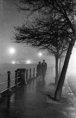 1952, Dőri fotó Kolozsvár, man, woman, railing, wood, pavement, night, Fortepan #222228