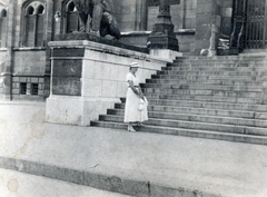 Magyarország, Budapest V., Kossuth Lajos tér, oroszlán szobor a Parlament lépcsőjénél., 1927, Székely Pál, Budapest, Fortepan #222349