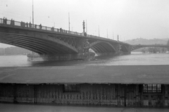 Magyarország, Budapest XIII., Margit híd az Újpest rakpart felől nézve., 1940, Fortepan/Album002, híd, árvíz, Duna, Budapest, Duna-híd, Ernest Goüin-terv, Fortepan #22238