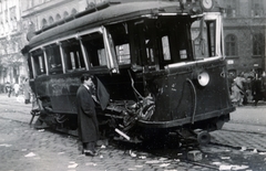 Magyarország, Budapest VIII., József körút, háttérben a Népszínház utca torkolata., 1956, Horváth János és családja, Budapest, járműroncs, Fortepan #222433