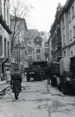 Magyarország, Budapest VIII., Múzeum utca az Ötpacsirta utca felől a Szentkirályi utca felé nézve., 1956, Horváth János és családja, Budapest, teherautó, Fortepan #222455