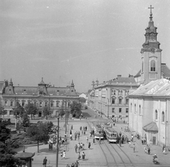 Románia,Erdély, Nagyvárad, Szent László tér (Piata Unirii), Szent László-templom., 1961, Pálfi Balázs, templom, park, utcakép, villamos, telefonfülke, katolikus, kereszt_jelkép, görögkeleti, toronyóra, Fortepan #22265