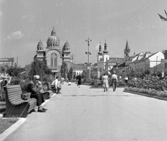 Románia,Erdély, Marosvásárhely, Rózsák tere (Piata Trandafirilor), Ortodox Székesegyház, jobbra a Keresztelő Szent János-templom., 1961, Pálfi Balázs, templom, utcakép, barokk-stílus, katolikus, pravoszláv templom, székesegyház, jezsuita, román ortodox egyház, Victor Vlad-terv, Scherzer Bálint-terv, Fortepan #22279