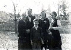 Hungary, Kalocsa, háttérben a Szentháromság téren a Nagyboldogasszony Főszékesegyház., 1932, Krantz Károly, family, Fortepan #222959