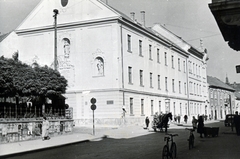 Hungary, Eger, Széchenyi István (Széchenyi) utca, Dobó István Gimnázium (Jezsuita kollégium)., 1936, Major Lajos, Horse-drawn carriage, bicycle, Fortepan #222984