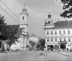 Románia,Erdély, Kolozsvár, Fő tér, szemben a Kossuth Lajos utca. Balra az evangélikus templom, jobbra a Melody hotel., 1961, Pálfi Balázs, templom, utcakép, barokk-stílus, neoklasszicizmus, George Winkler-terv, Fortepan #22301