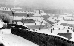 Magyarország, Esztergom, kilátás a Szent Tamás-hegyről, előtérben a Technika Háza kupolája (egykor zsinagóga, ma A Művelődés Háza)., 1964, Almássy László, kilátás, hegy, zsinagóga, kupola, Fortepan #223046