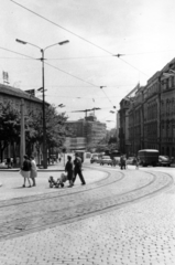 Szlovákia, Pozsony, Hurbanovo námestie (egykor Nagy Lajos tér), szemben a Szlovák Nemzeti Felkelés tere (Námestie SNP)., 1963, Almássy László, Fortepan #223105