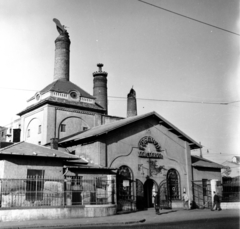 Magyarország, Budapest X., Dréher Antal út (Jászberényi út 7.), Kőbányai Sörcsárda., 1952, Fortepan/Album064, képarány: négyzetes, kémény, kocsma, sörgyár, Budapest, Fortepan #223230